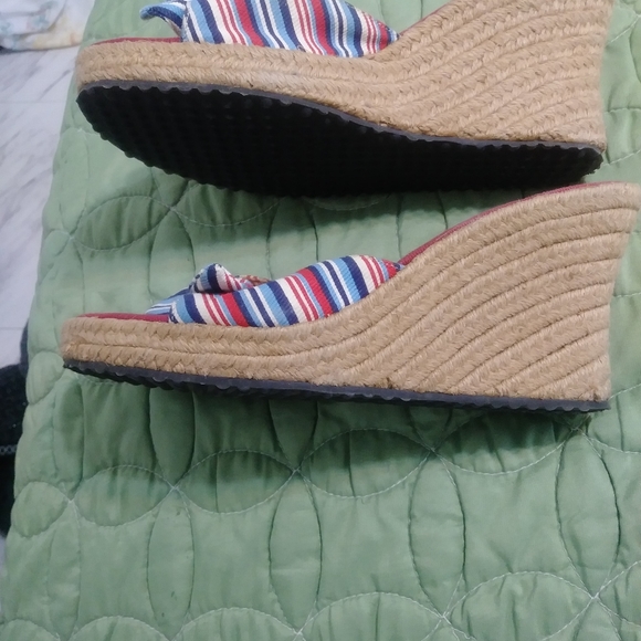 Unlisted Wedge - Picture 3 of 5